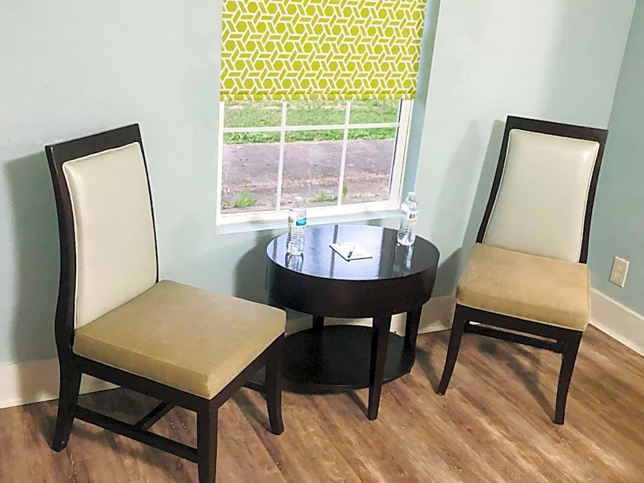Montgomery Inn & Suites