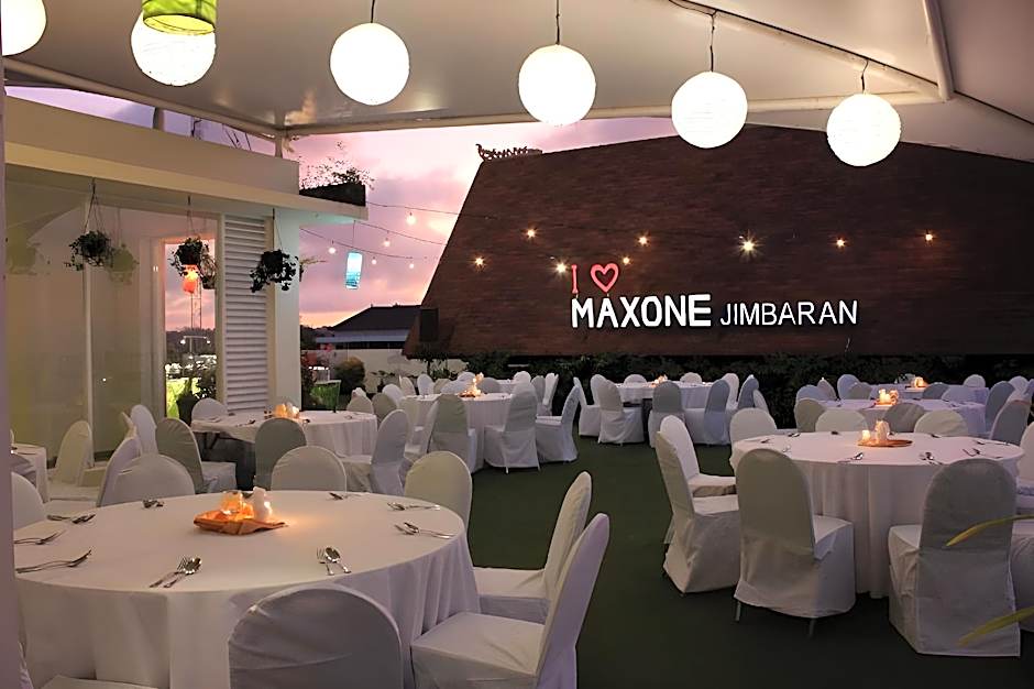 Maxonehotels At Bukit Jimbaran