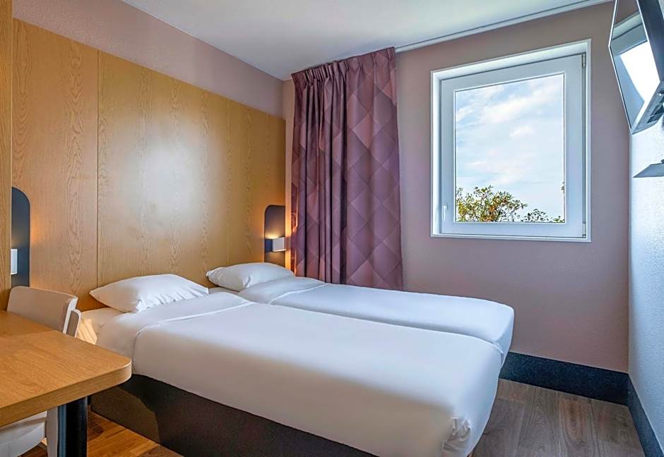 B&B HOTEL Niort Marais Poitevin