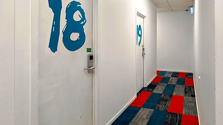 Silverfern Backpackers