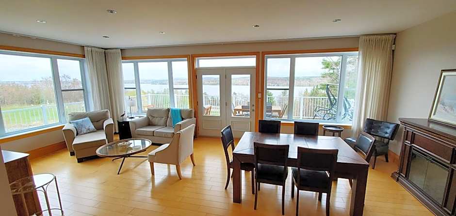 Au Sommet du Lac Magog