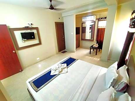 DhamStay Hotel UK Palace Near SeaBeach Swargadwar