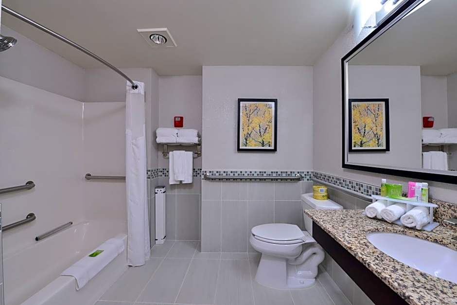 Holiday Inn Express Hotel & Suites Milwaukee-New Berlin By IHG