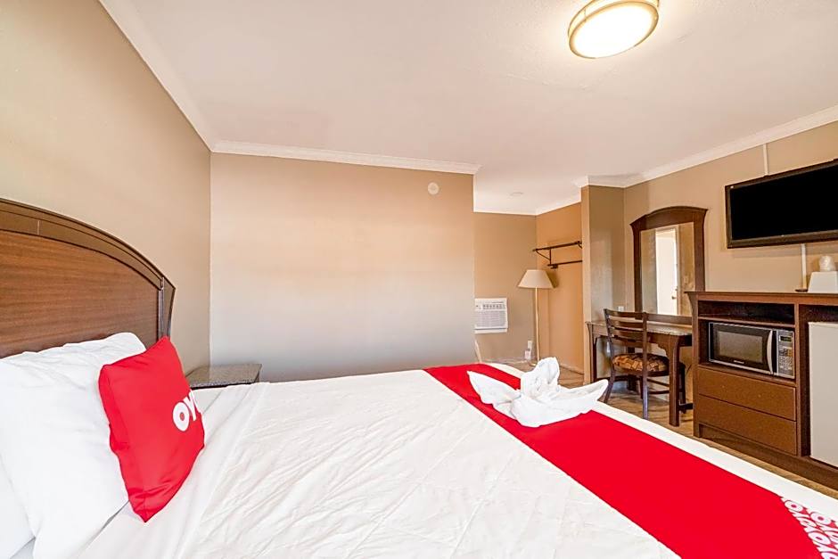 OYO Hotel Beeville -US 181