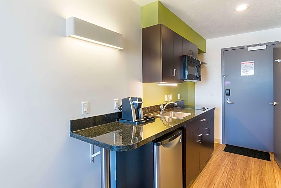 Studio 6 Bruderheim, AB