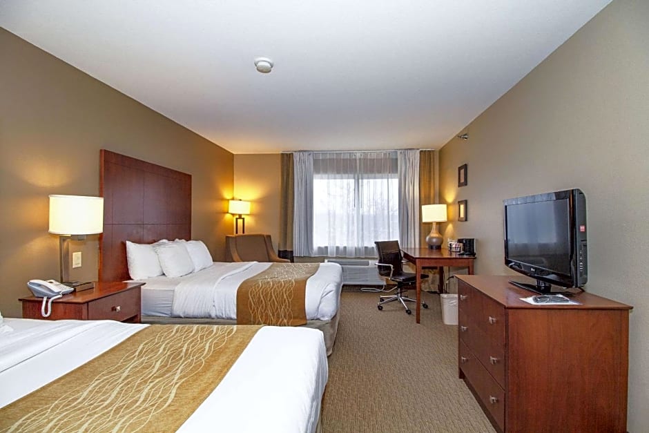 Comfort Inn & Suites East Moline near I-80