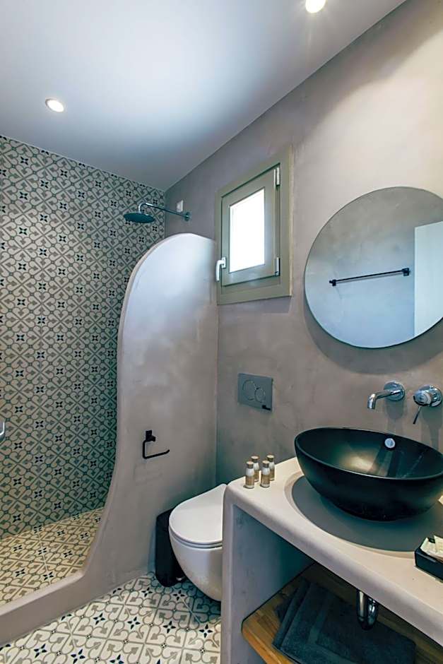 Lemonia Suites with outdoor BBQ area