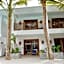 Casa Beach Hotel "Casa Del Mar"