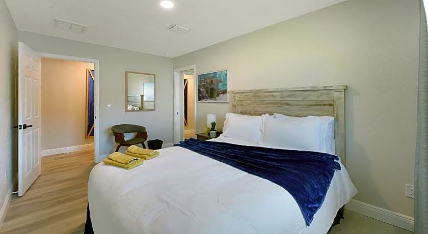 Palm Cove Motel
