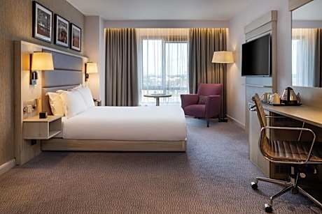 Queen Room - Accessible
