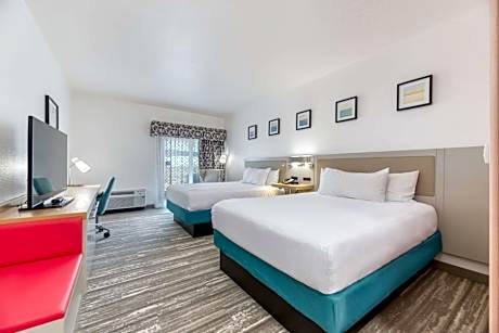 2 Queen Beds With Balcony