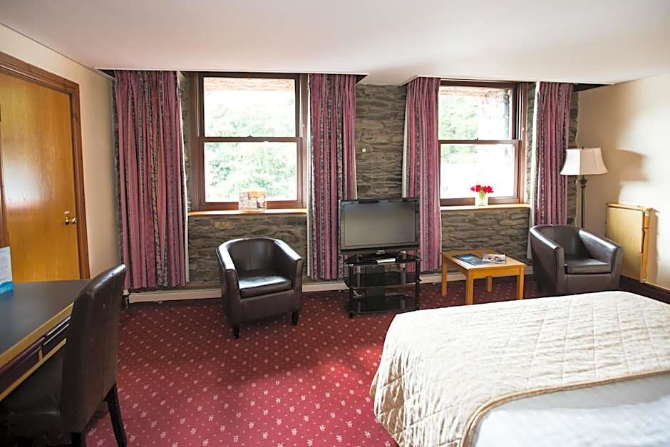 Whitewater Hotel & Spa