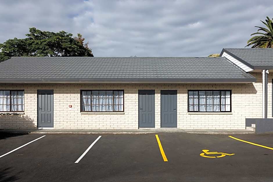 Bks Pohutukawa Lodge