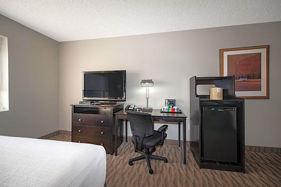 Coast Nisku Inn & Conference Centre