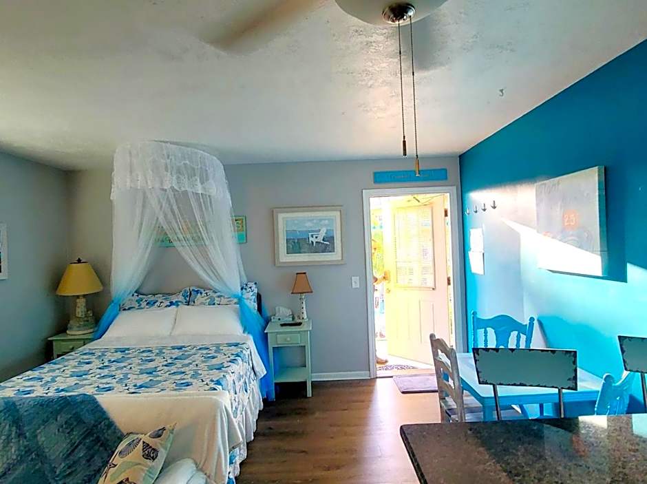 Searenity, Waterside studio in the heart of Treasure Island, walk to beach
