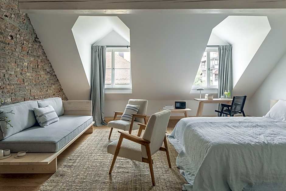 April1550 Boutique Hotel