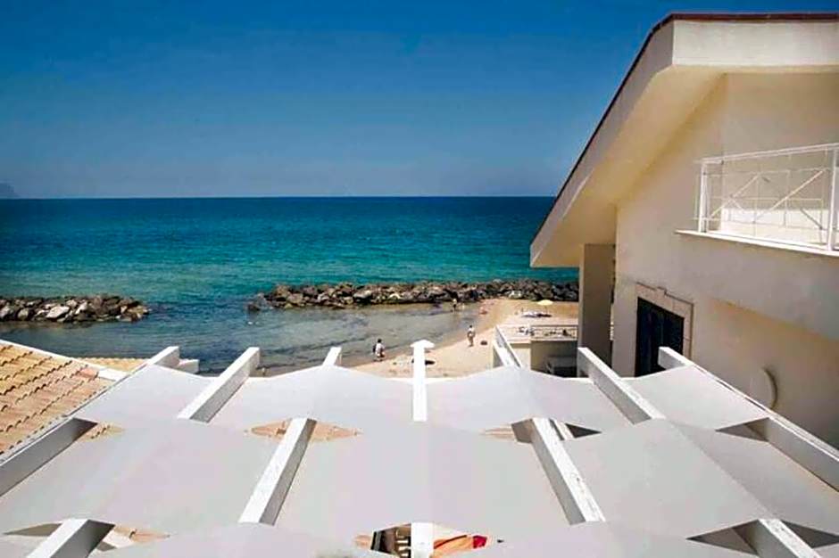 Amira Beach Villa by Le Dhome Sicily