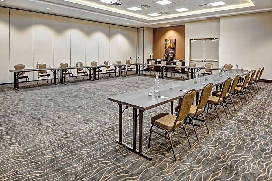 Black Fox Lodge Pigeon Forge, Tapestry Collection by Hilton