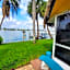 Searenity, Waterside studio in the heart of Treasure Island, walk to beach
