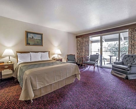 Queen Room - Non-Smoking