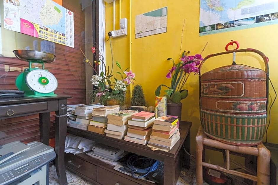 Cocoa Mews Cafe & Home