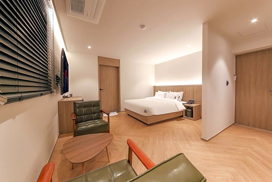 Hound Hotel Jeonju Deokjin
