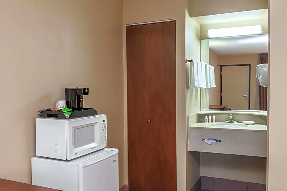 Red Carpet Inn Elkton