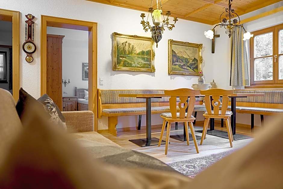 Alt Montafon Hotel Appartements by Pferd auf Wolke