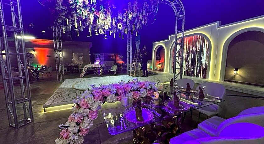 Seven Roses Hotel