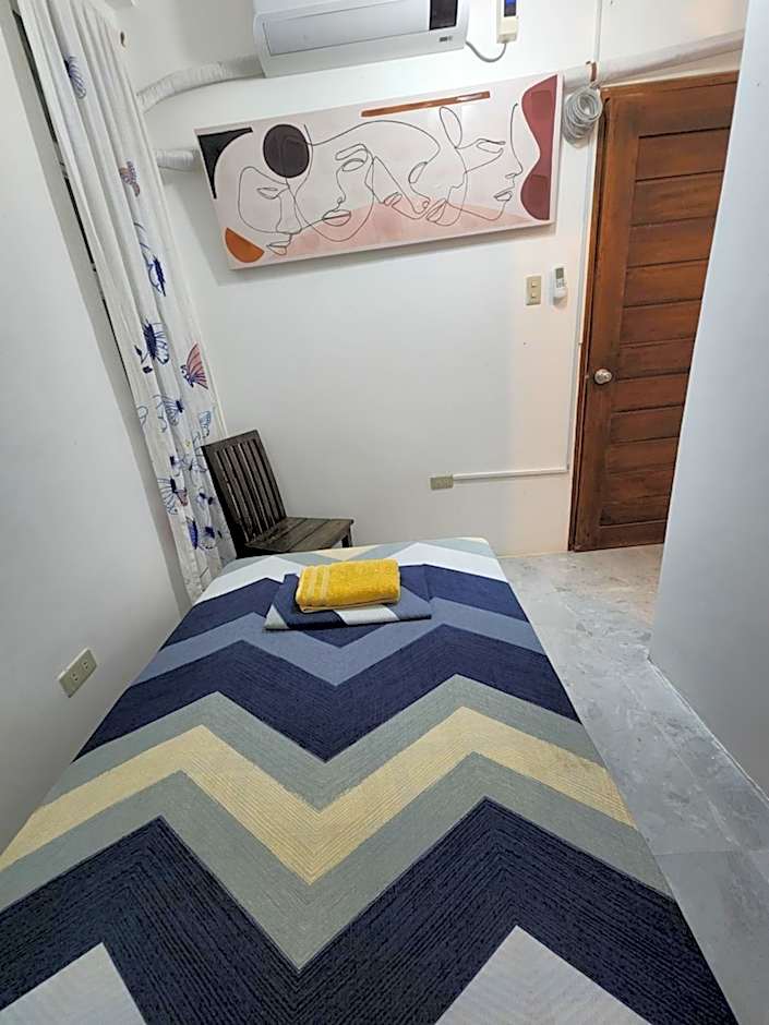 ASHBURN'S TRANSIENT Bauang La Union - BARKADA ROOM, LIMITED PARKING, SELF CHECK-IN, SELF SERVICE