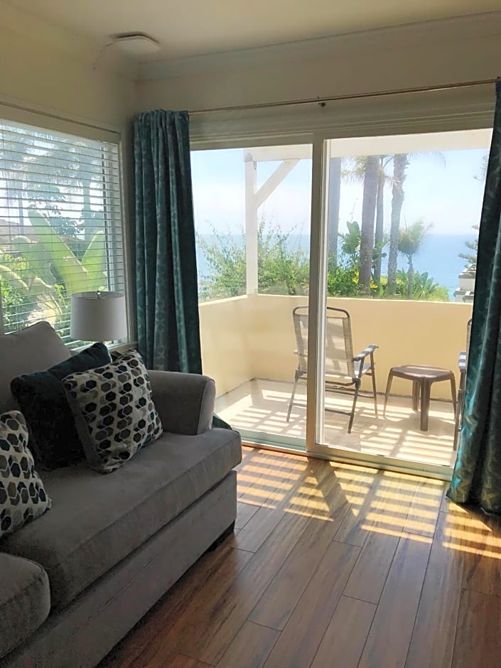 Seaside Laguna Inn & Suites