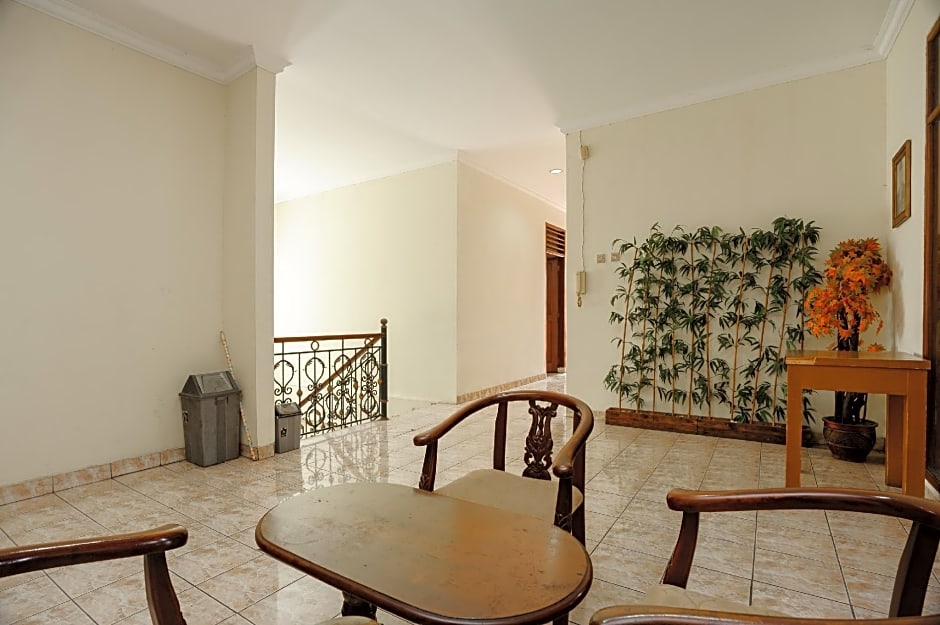 RedDoorz syariah near AEON Mall Tanjung Barat