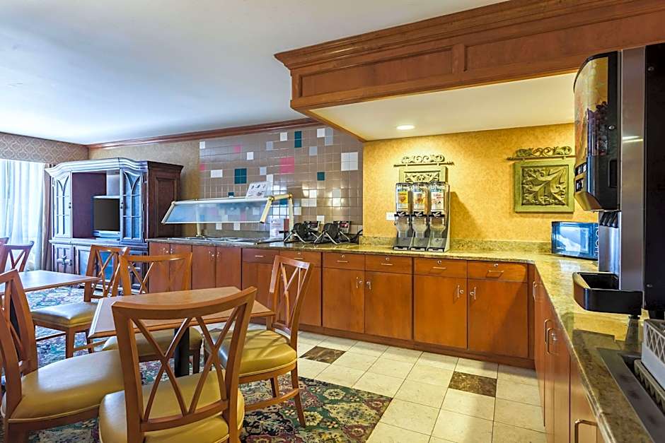Clarion Inn and Summit Center