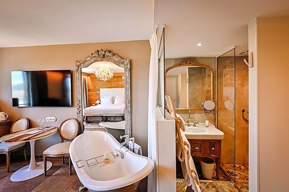 Le Hameau des Pesquiers Ecolodge, Curio Collection by Hilton