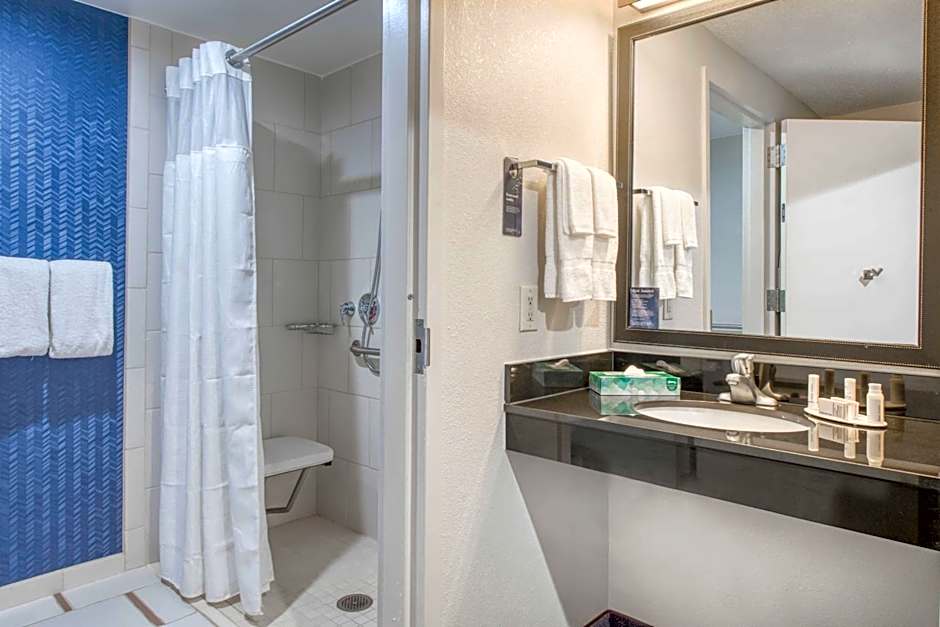 Fairfield Inn & Suites by Marriott Raleigh Crabtree Valley