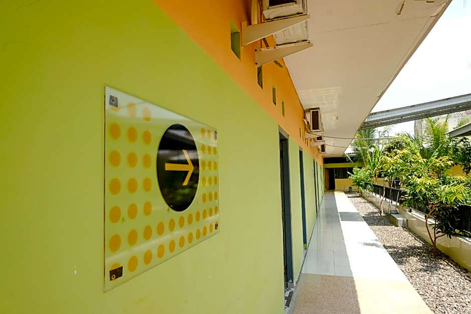 OYO 1773 Ilyasa Family