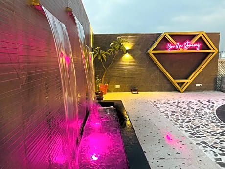 The Ambassador - Hotel & Conference Center