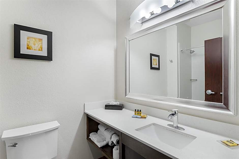 Best Western Plus Waller Hotel