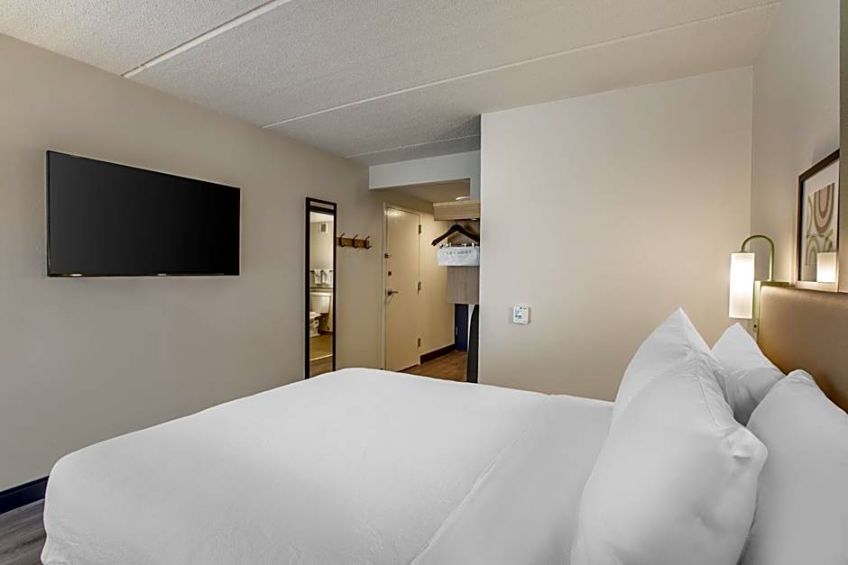 Spark by Hilton Atlanta Airport South College Park