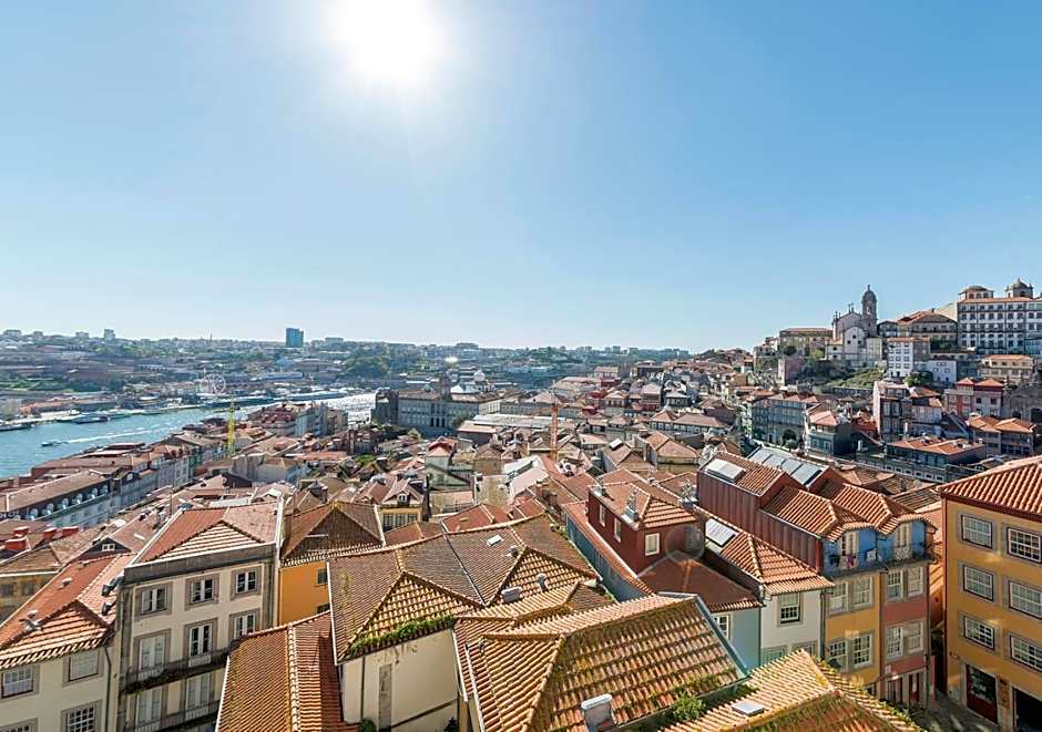 Oporto Street das Aldas - River View