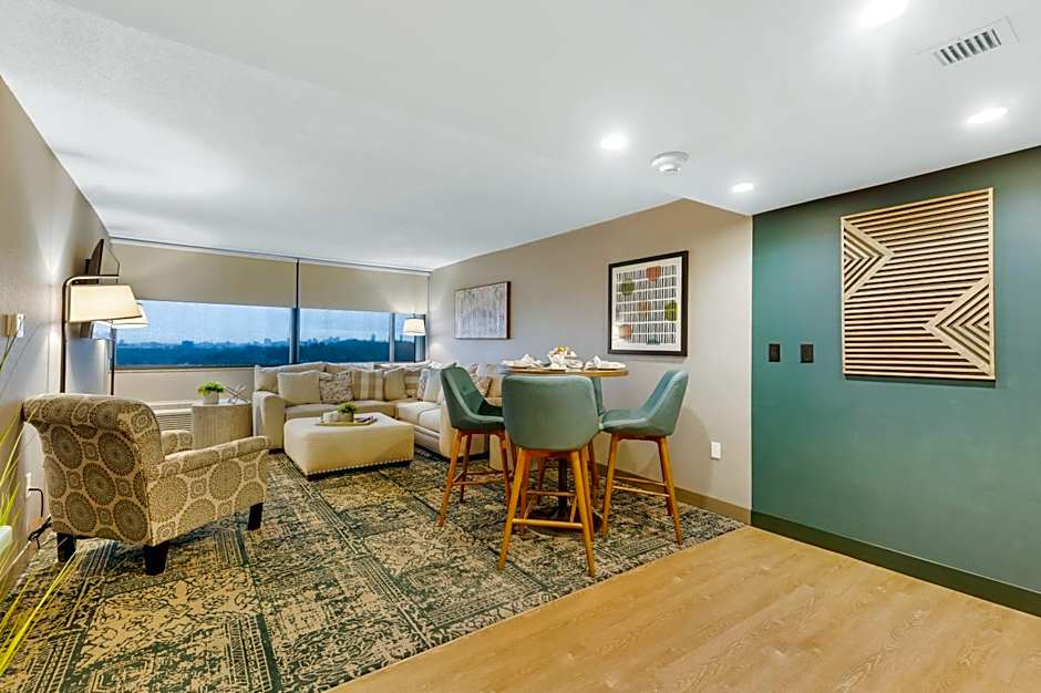 Four Points by Sheraton Boston Newton