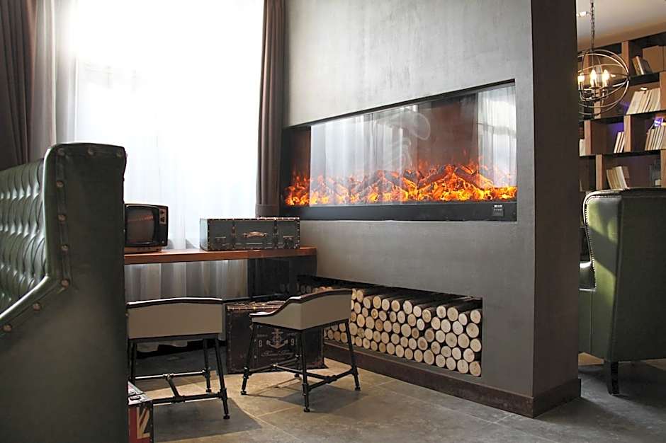 James Joyce Coffetel Zhuozhou City Government Branch