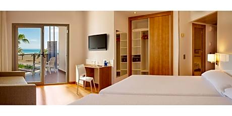Twin Room with Partial Sea View and Terrace (2 Adults + 2 Children)