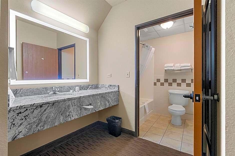 AmericInn by Wyndham Green Bay East