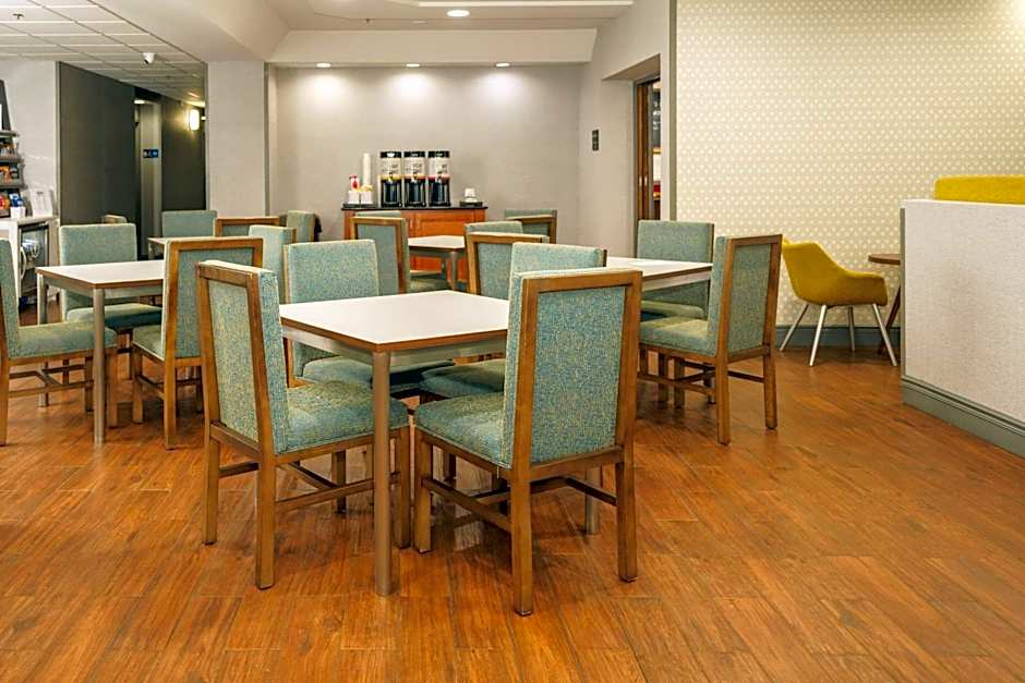 Hampton Inn By Hilton Hutchinson