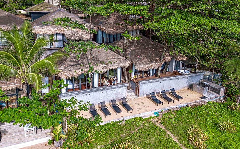 Sealord Naithon Beachfront Villa