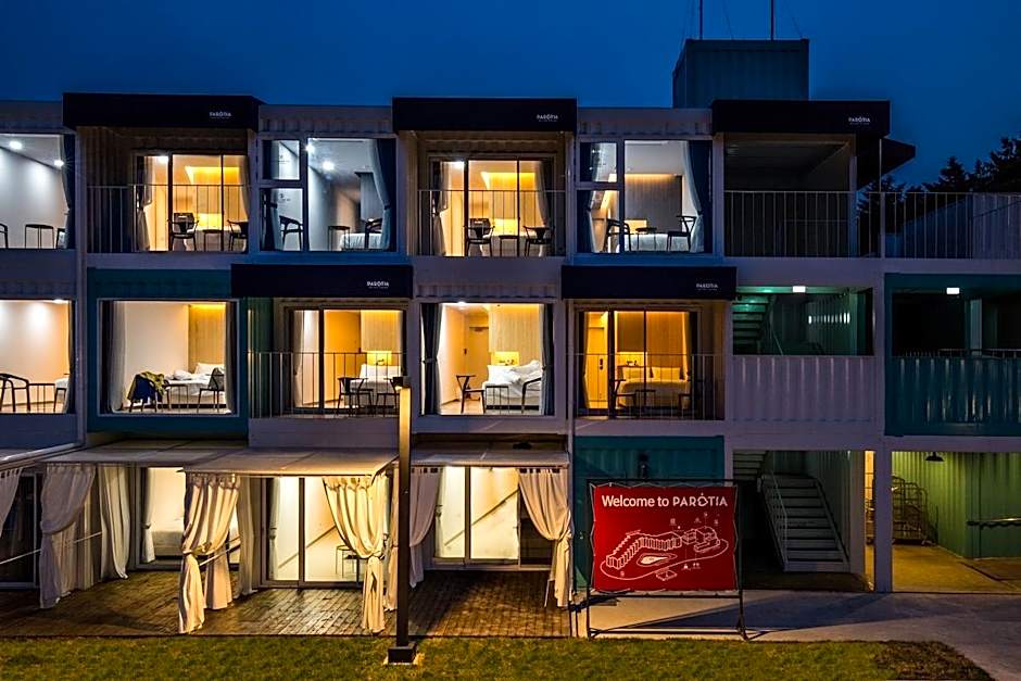 Parotia waterhouse hotel