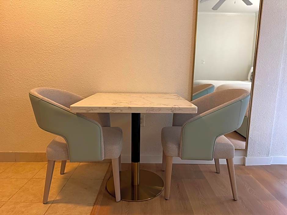Athens Hotel & Suites