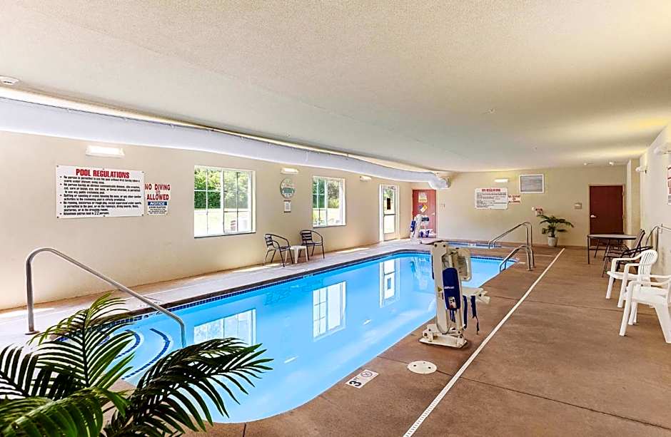 Cobblestone Hotel & Suites - Knoxville