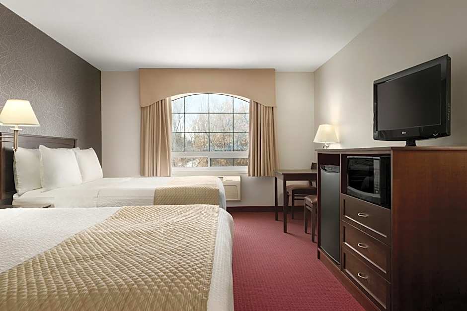 Days Inn & Suites by Wyndham Brandon